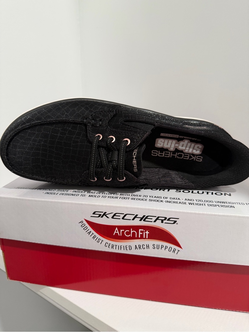 Skechers Women’s Black Slip-ins Boat shoes with pretty pink anchor accent - Picture 3 of 5